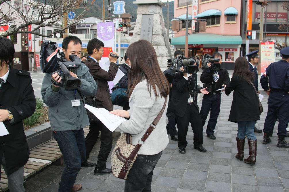 [è°ƒæ•´å¤§å° +20081213æ¸©è®¿æ—¥5.JPG]