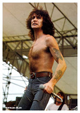 Bon Scott (Julio 9 de 1946-Febrero 19 de 1980+)