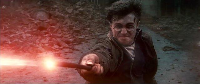 Daniel+radcliffe+harry+potter+and+the+deathly+hallows+part+1