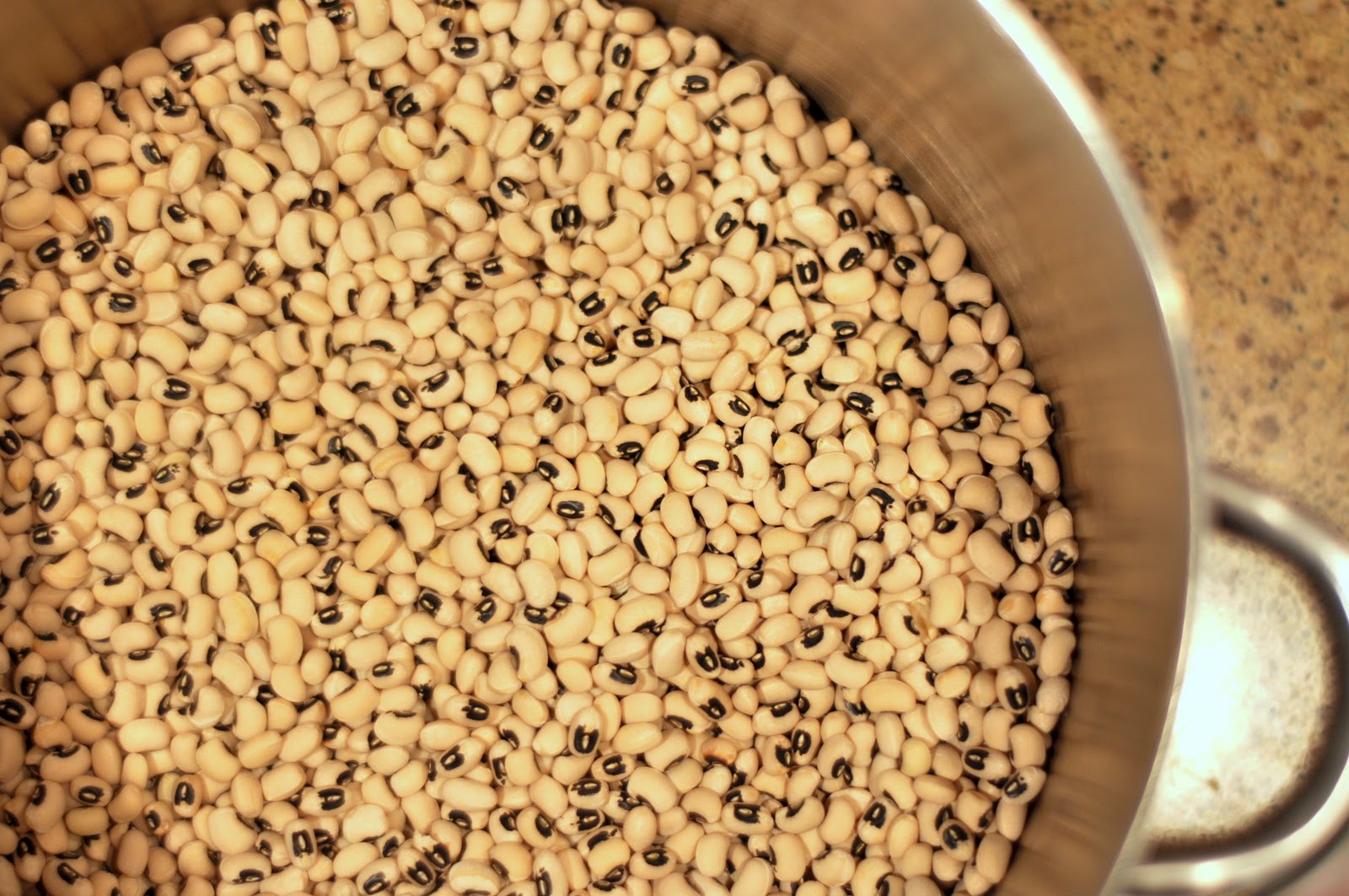 Aesthetic Nest Cooking Black Eyed Peas (for prosperity!)