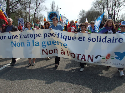 Strasbourg ville morte - contre sommet OTAN du 1er au 5 avril 2009 Contre+sommet+banderole+t%C3%AAte