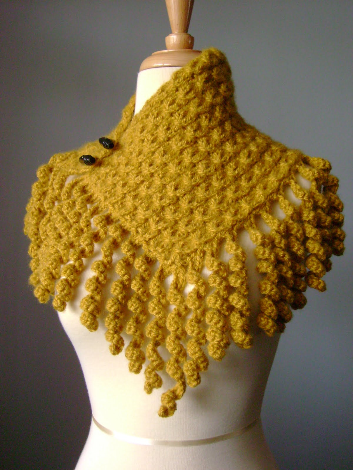 Laboratory of Fashion: Knitted asymmetrical cowl / scarf with a fringe