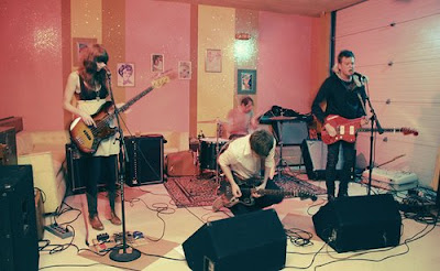 escucho Ringo Deathstarr,