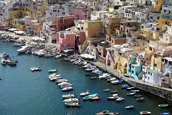 [Procida_campaniachevai.jpg]