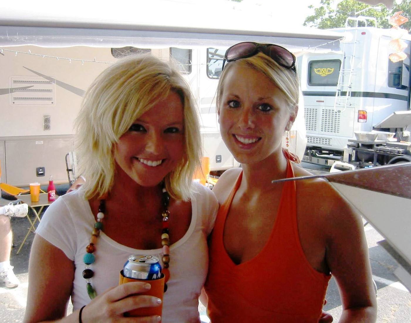 [bev+and+me+taiglating.JPG]