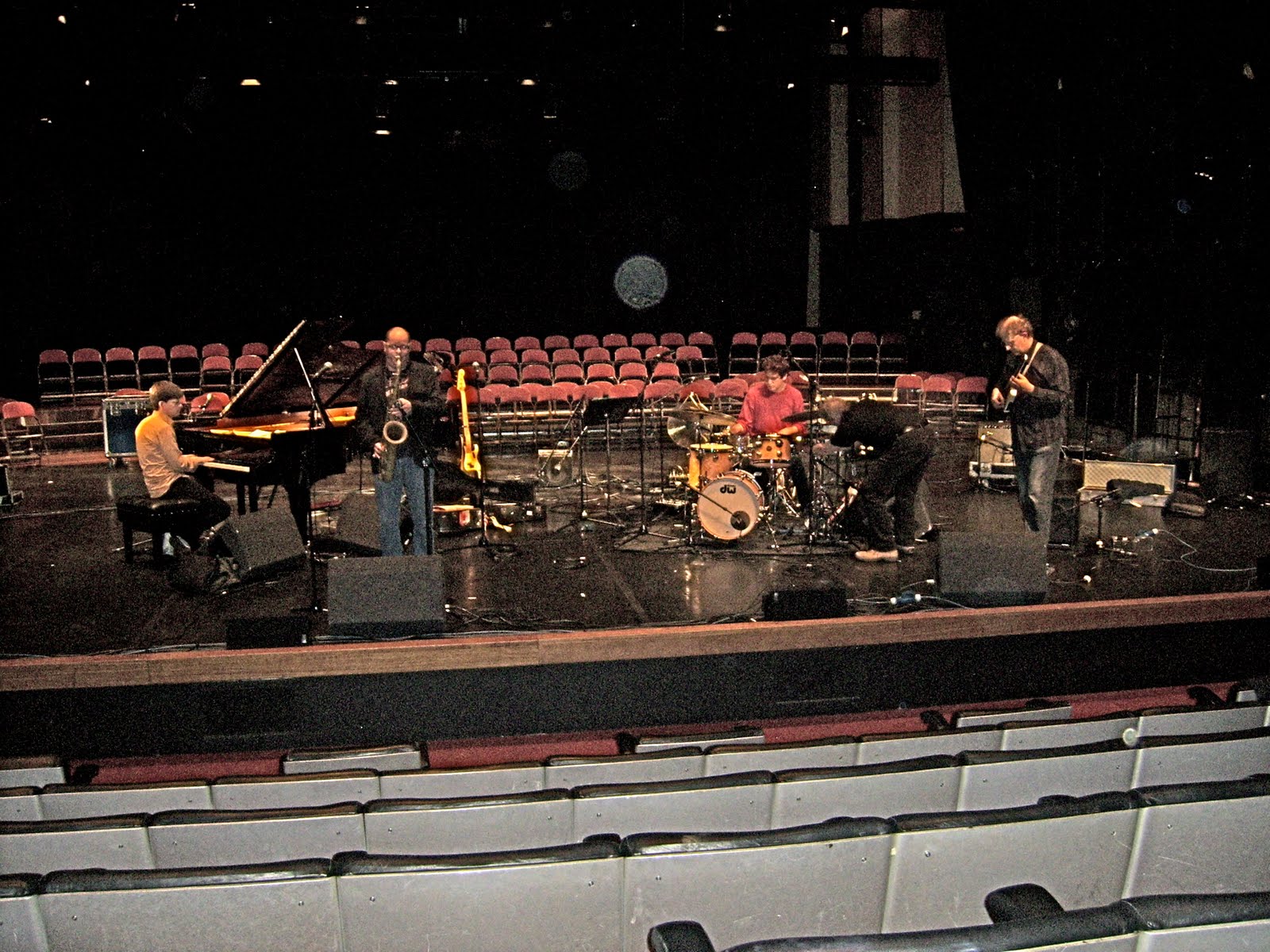 [Setting+up+QEH.JPG]