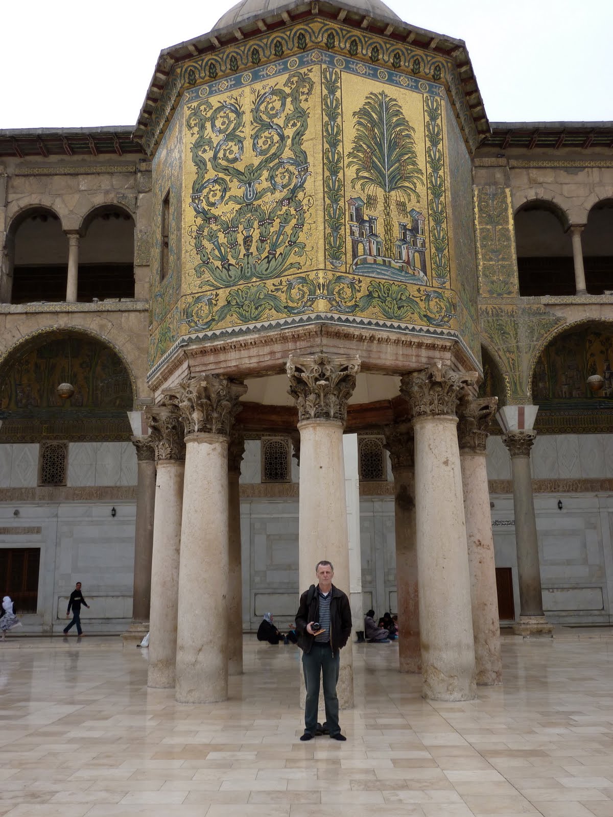 [treasure+room+with+ronan.JPG]