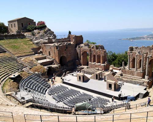 17 Stunning Auditoriums & Theatres From The Ancient World 17 17 Stunning Auditoriums & Theatres From The Ancient World