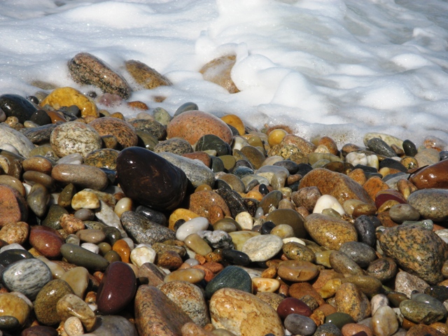 [ClayHeadRocks2.JPG]