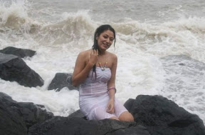 Anjali Pandey hot in transparent dress