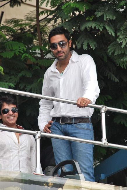 [Aishwarya-Rai-and-Abhishek-Bachchan-ravaan-promo-event-123bolly-com-1.jpg]