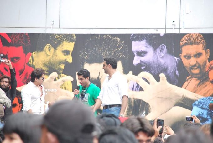 [Aishwarya-Rai-and-Abhishek-Bachchan-ravaan-promo-event-123bolly-com-5.jpg]