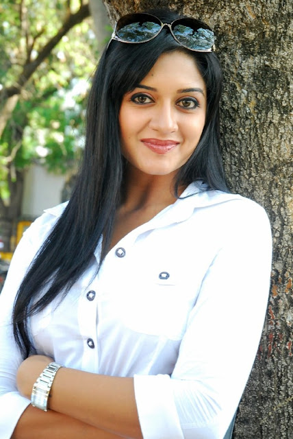 Vimala Raman hot photos in blue jean