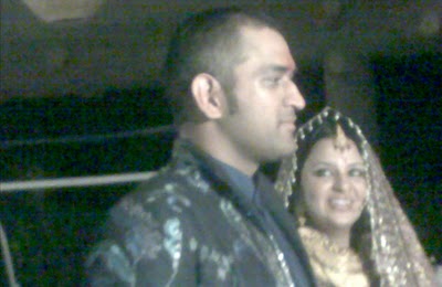 [dhoni-marriage-reception-photos-123bolly-com-8.jpg]