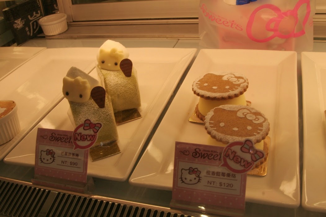 [tw-3-2-HKcakes2.JPG]