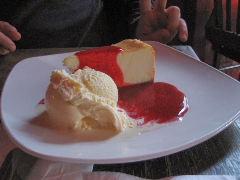 [20091108-kingsarms-cake.JPG]