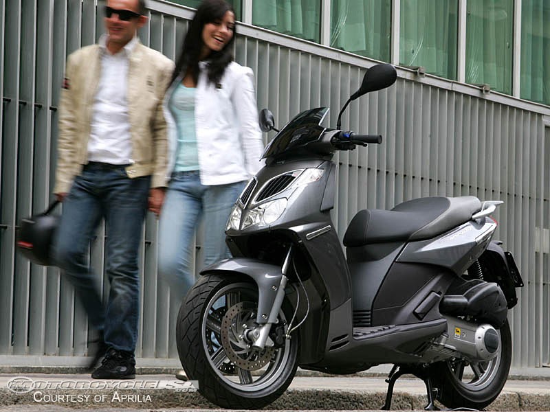 Итальянский скутер Aprilia