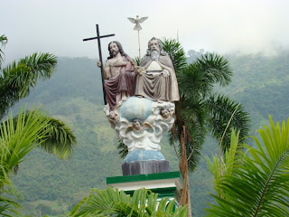 LA SANTISIMA TRINIDAD