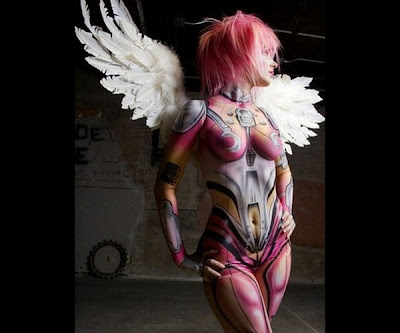 bodypaint angel and graffiti