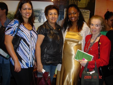 [Encontro+poetasDel+MundoBrendaTDDivaPavesiCpiló+2009+172.jpg]