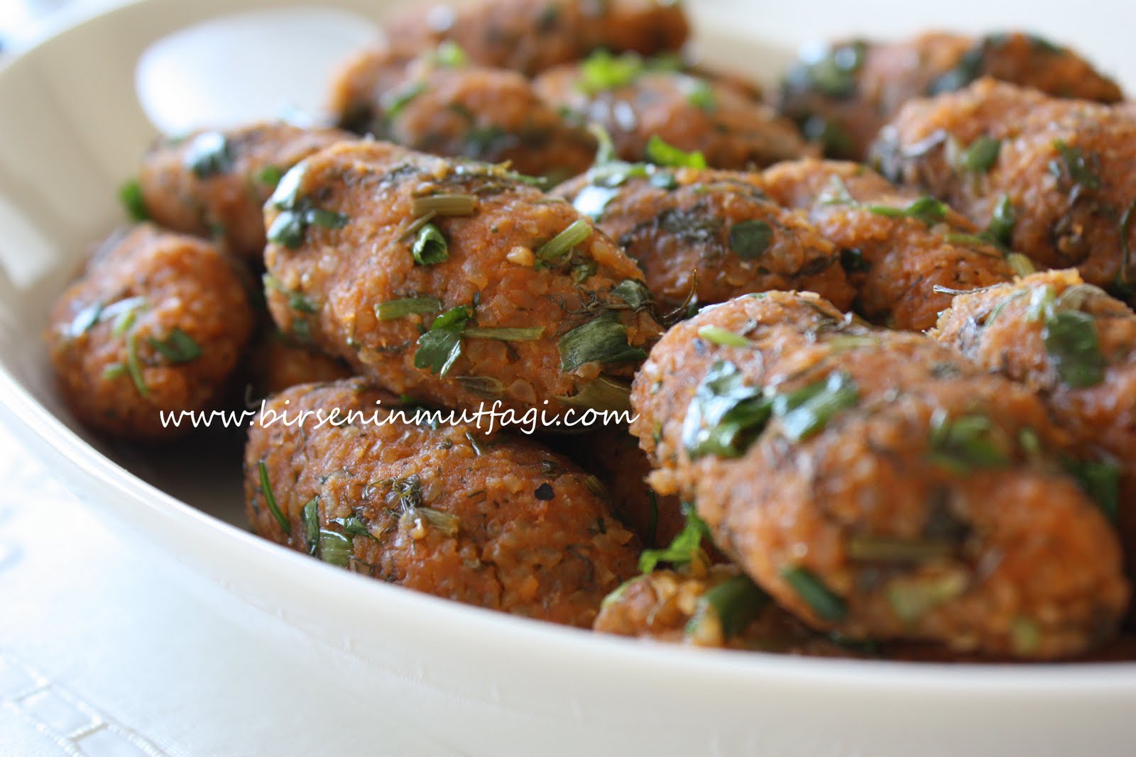 Reyhanlı Mercimek Köftesi Tarifi- Salata Tarifleri Reyhanlı Mercimek Köftesi Tarifi- Salata Tarifleri