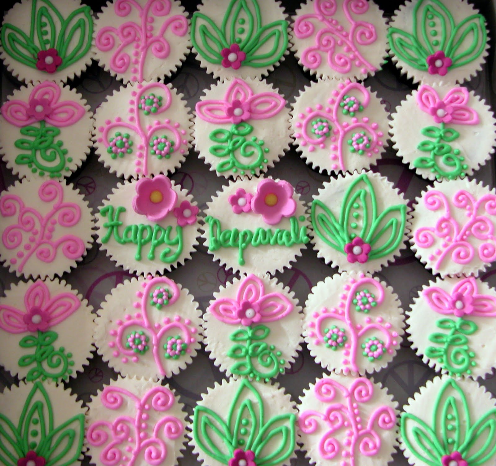 [deepavali+cupcakes.jpg]