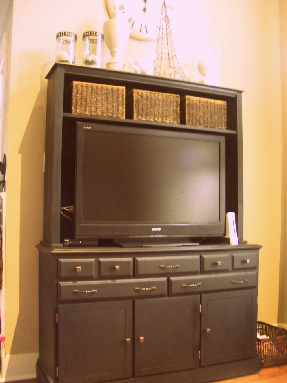 White Wood Tv makeover