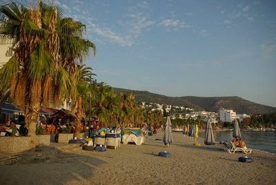 (f):Volkan Uygun, Sezon biterken Bodrum Plajı photo