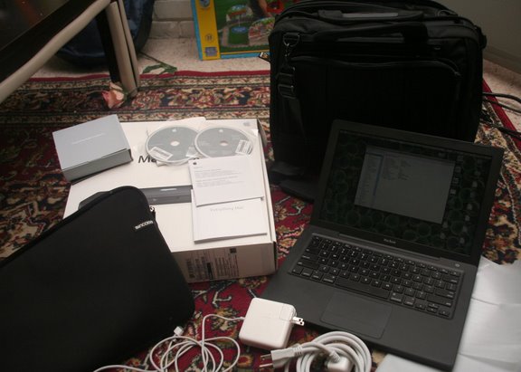 [macbook.jpg]