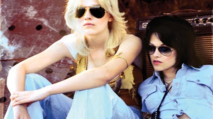 [Runaways_Dakota+and+Kristen.jpg]