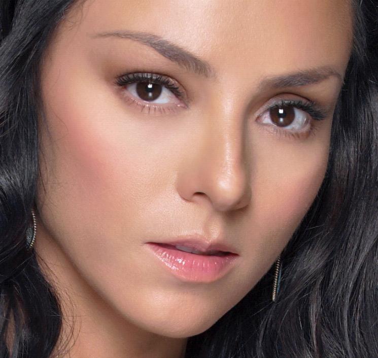 LA REYNA AZTECA, BELLA Y SENSUAL IVONNE MONTERO A LA PANTALLA CHICA