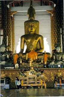 Altar. Templo Wat Chiang Mun, Chiang Mai