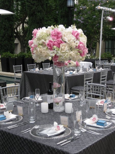 Wedding centerpieces consisting of basic white flowers are classic