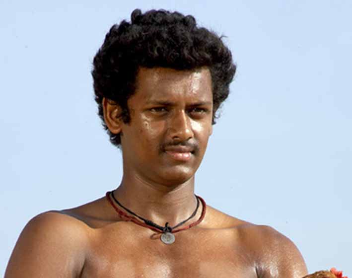 http://4.bp.blogspot.com/_5Q21inr_T7c/TCJCc81sbWI/AAAAAAAAUgw/UAjcopN5CGA/s1600/Angadi-Theru-Stills-1.jpg