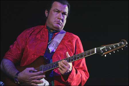[steven_seagal_450_01_450x300.jpg]