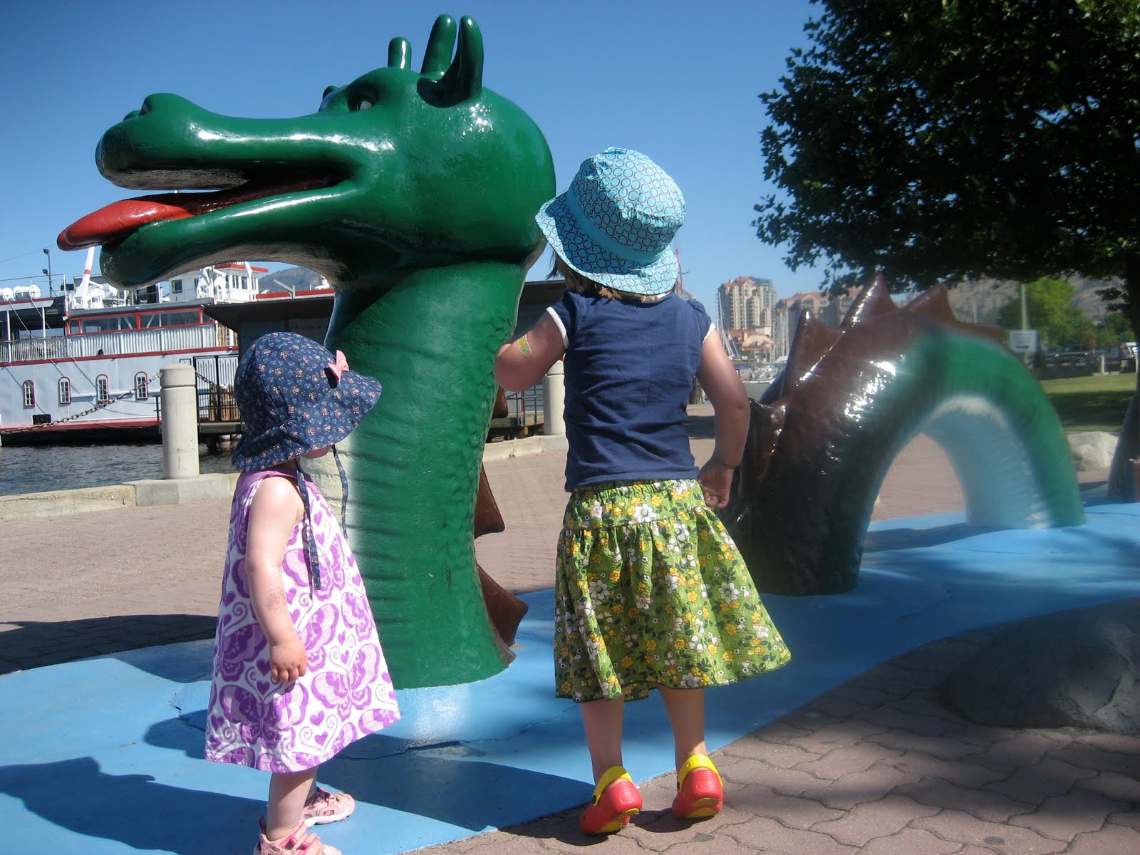 ogopogo statue