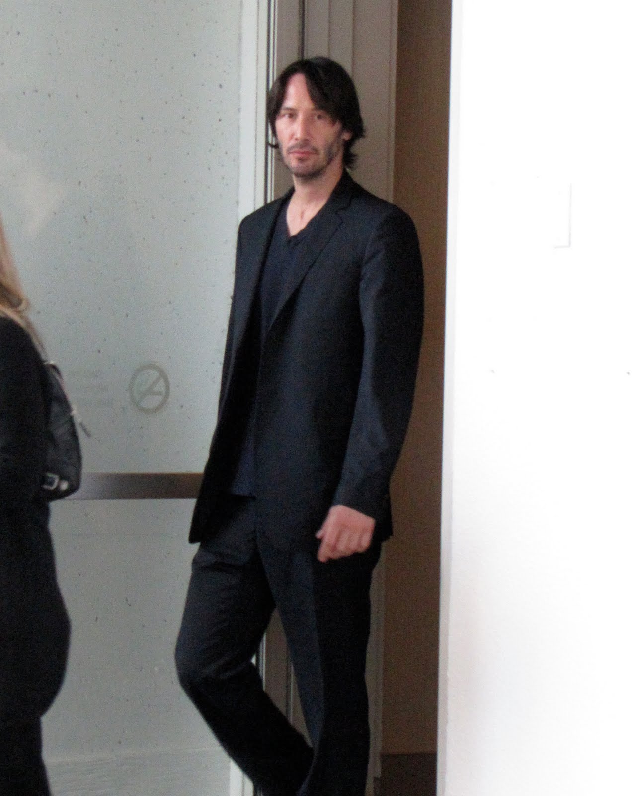 http://4.bp.blogspot.com/_5_7myy6XZuw/TJBpgOOZO6I/AAAAAAAAEbg/ZRL0Mtal3bI/s1600/Keanu+Reeves+at+Henry%27s+Crime+Press+Conference.jpg