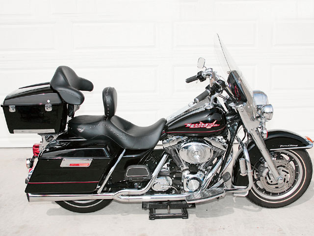 Viajar numa Custom/ Chooper 0607_hbkp_02z%252B2002_harley_davidson_road_king%252Bsundowner_touring_bucket_seat