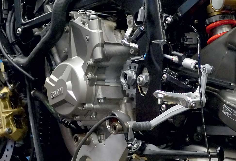 Compact motor BMW has worked really hard to make the engine small and light