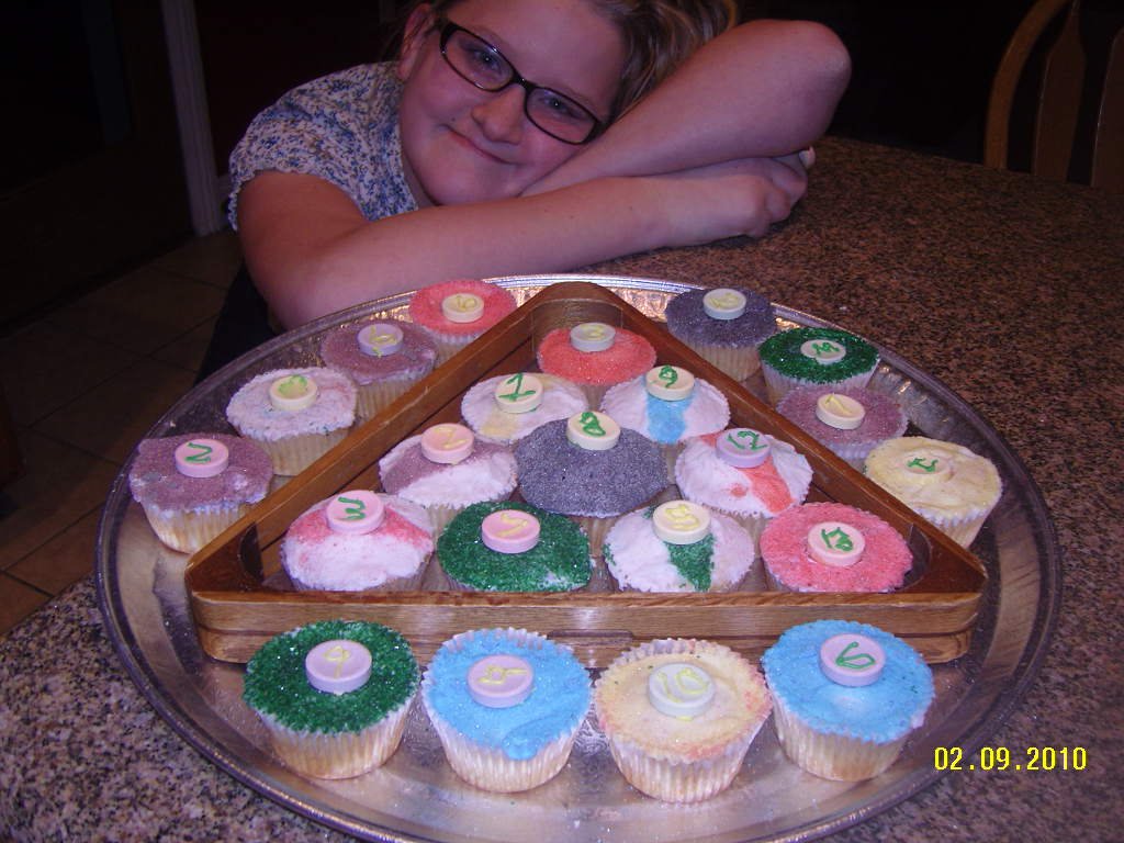[Emma+cupcakes.jpg]