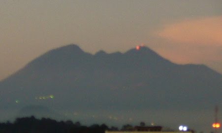 [100309_volcan_pacaya_guatemala.JPG]