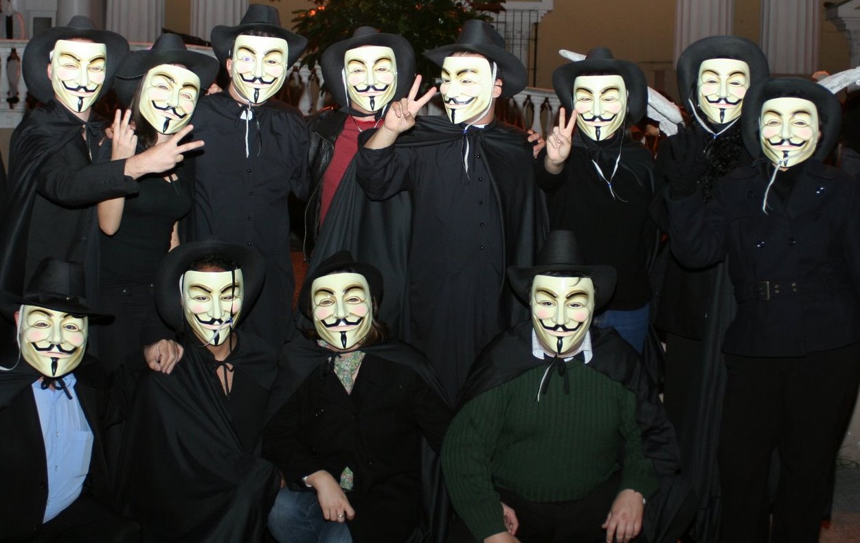 [081104,+v+halloween.JPG]