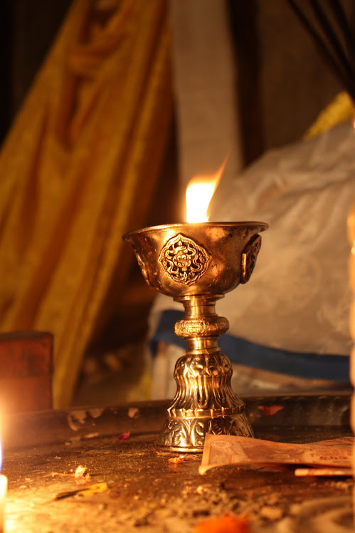 Offrande de lampe à beurre au Mahabody Temple