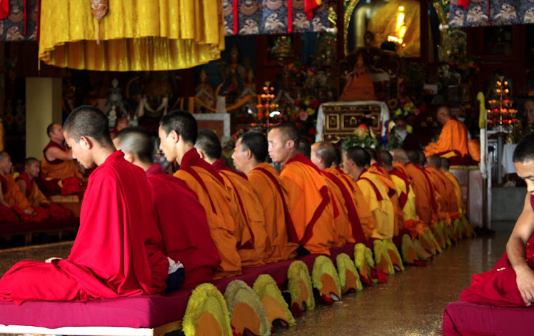 Cérémonie au monastère Gyuto (où réside S.S. le 17ième Karmapa U.T.Dorjey)