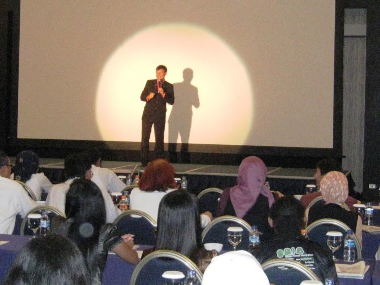Seminar "Recreate Your Spirit" di Grand ballroom hotel Aston Primera Bandung (29 Juli 2010)
