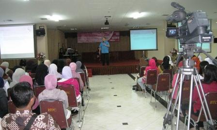 Seminar Kanker Serviks Pertama yg diselenggarakan oleh para peserta USB (17 Juli 2010)