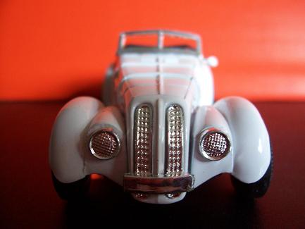 BMW 328- Año 1936 (auto a escala, de frente)- JE Rodríguez