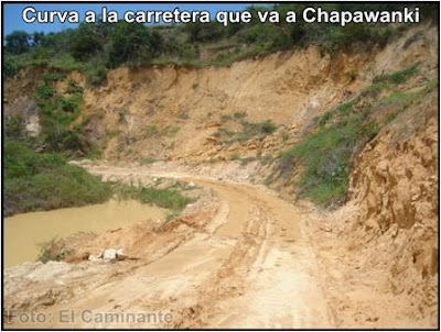 curva a la carretera que va a la cascada de chapawanki (lamas, peru) curva a la carretera que va a la cascada de chapawanki (lamas, peru)