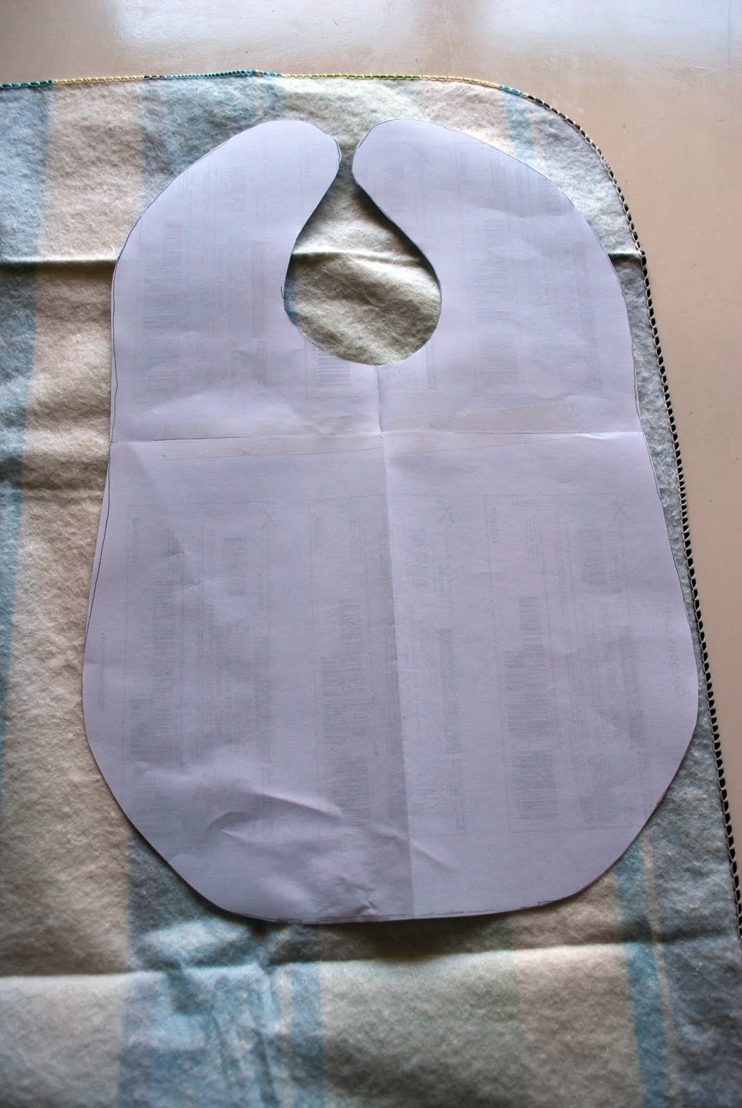 Larissa Another Day Vinyl Tablecloth Bib Howto