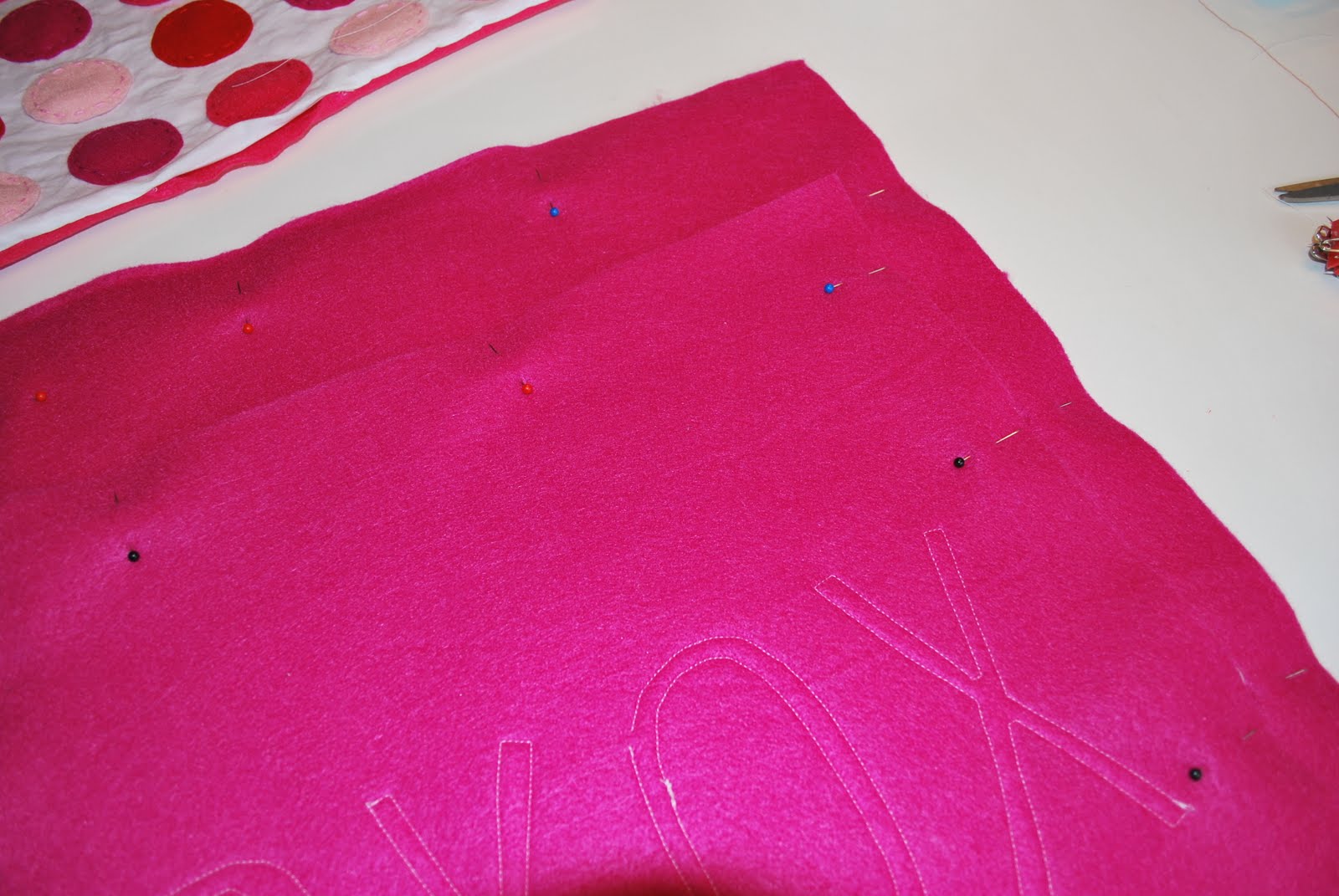 [Vday+XOXO+Pillow+3.JPG]